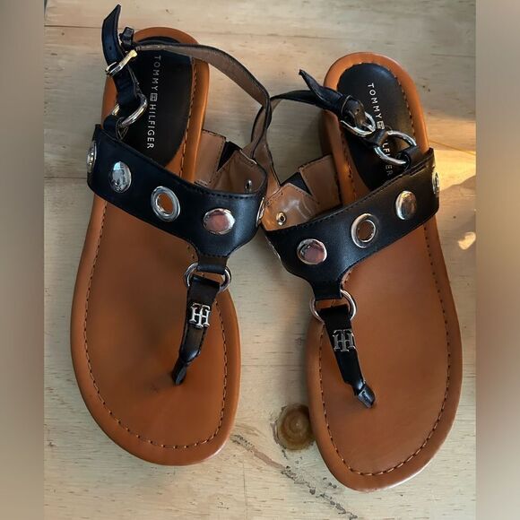 New Tommy Hilfiger Kinlee size 6 block heel black sandal buckle thong - Picture 1 of 6